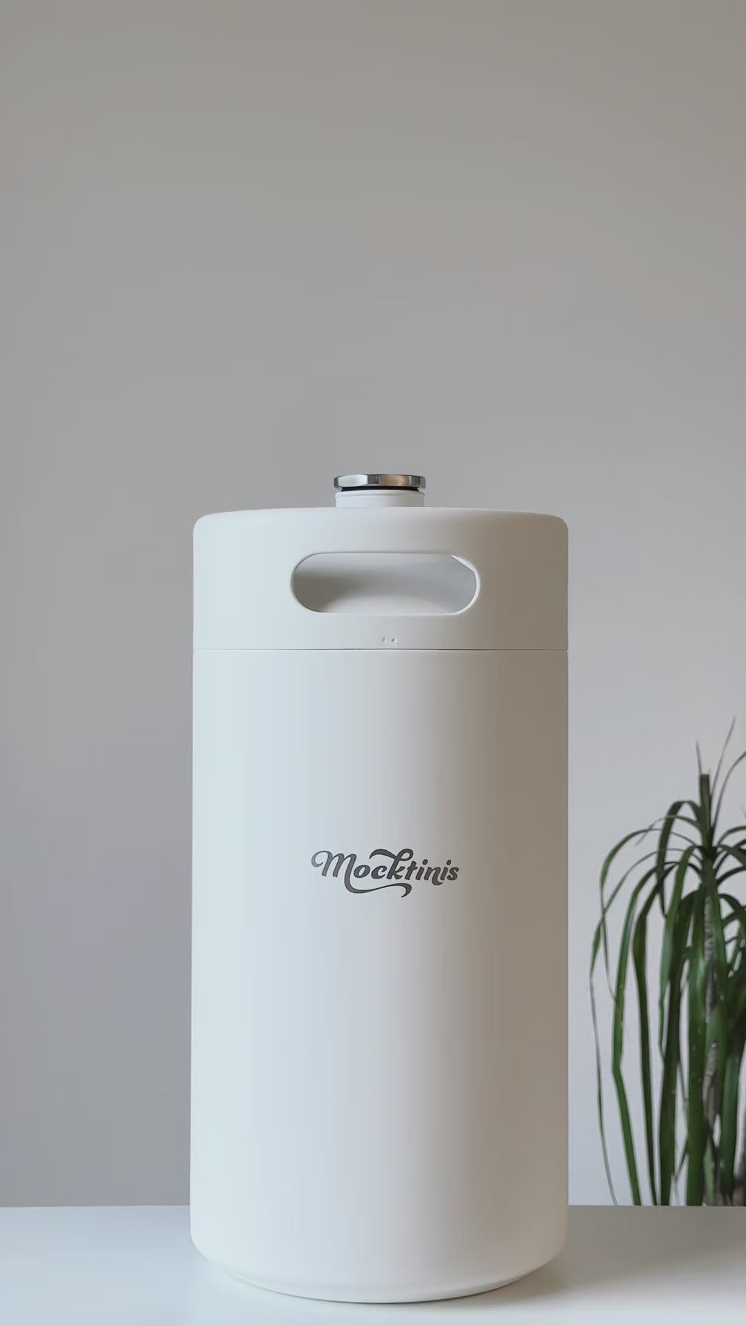 Video showing how to use Mocktinis 'Tini Tap
